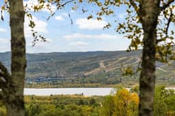 https://images.finncdn.no/dynamic/1600w_webp/2025/9/vertical-2/23/5/425/132/235_a53e40e3-0903-49d4-8163-6e521480bf34.jpg