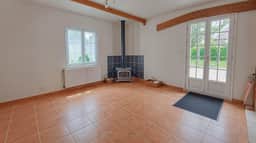 https://media.rightmove.co.uk/101k/100519/161811632/100519_100519_535724_IMG_02_0000.jpeg