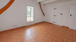 https://media.rightmove.co.uk/101k/100519/161811632/100519_100519_535724_IMG_04_0000.jpeg