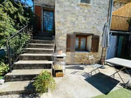 https://media.rightmove.co.uk/101k/100519/168347882/100519_100519_630022_IMG_01_0000.jpeg