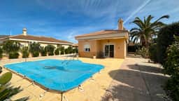 https://media.rightmove.co.uk/103k/102802/132958760/102802_HVH-MDC1LM_IMG_04_0000.jpeg