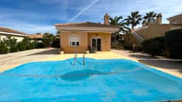 https://media.rightmove.co.uk/103k/102802/132958760/102802_HVH-MDC1LM_IMG_05_0000.jpeg