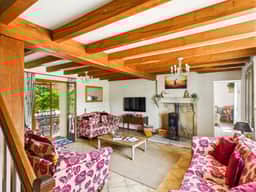 https://media.rightmove.co.uk/171k/170807/167120243/170807_BVI81469_IMG_03_0000.jpeg