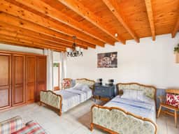 https://media.rightmove.co.uk/171k/170807/167120243/170807_BVI81469_IMG_04_0000.jpeg