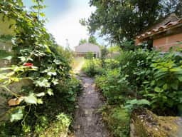 https://media.rightmove.co.uk/56k/55209/167384384/55209_55209_AMR00113_IMG_04_0000.jpeg
