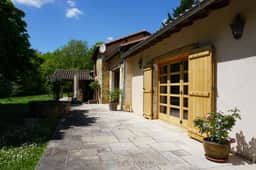 https://media.rightmove.co.uk/82k/81218/161849621/81218_75011165628-1_IMG_03_0000.jpeg