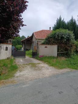https://media.rightmove.co.uk/82k/81218/163639394/81218_75011165946-1_IMG_04_0000.jpeg