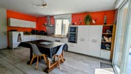https://media.rightmove.co.uk/82k/81218/165563528/81218_75011167057-1_IMG_04_0000.jpeg