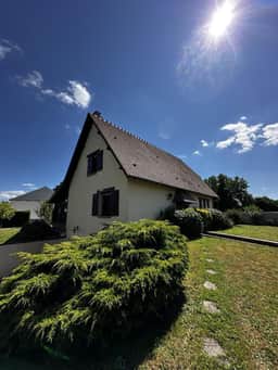 https://media.rightmove.co.uk/82k/81218/165563711/81218_75011167563-1_IMG_00_0000.jpeg