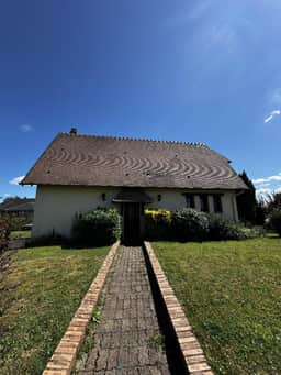 https://media.rightmove.co.uk/82k/81218/165563711/81218_75011167563-1_IMG_01_0000.jpeg