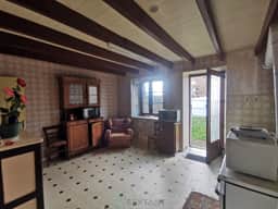 https://media.rightmove.co.uk/82k/81218/168348653/81218_75011164903-1_IMG_02_0000.jpeg