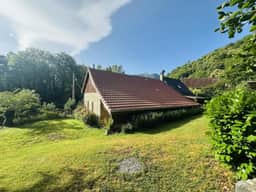 https://media.rightmove.co.uk/95k/94792/164488412/94792_E1FB012E9E8B4E32_IMG_03_0000.jpeg