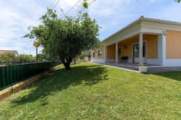 https://media.rightmove.co.uk/property-photo/006dbee18/89464278/006dbee189b9f3a97d22e03d8b8ac468.jpeg