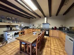 https://media.rightmove.co.uk/property-photo/01cafaf2f/89554719/01cafaf2fca7872b35ff24a8ae423057.jpeg