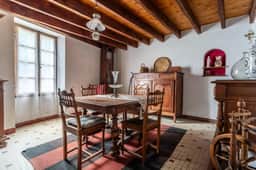 https://media.rightmove.co.uk/property-photo/033da90e8/92208387/033da90e860374bb5568a68d895f0278.jpeg
