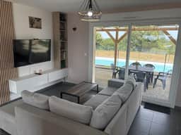 https://media.rightmove.co.uk/property-photo/03cee2f6d/90454728/03cee2f6d1ab1658472d6ea8abab2aa5.jpeg