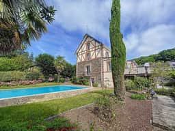 https://media.rightmove.co.uk/property-photo/05c715b54/89527188/05c715b549f91bbec7192585c76f21a2.jpeg