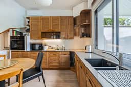 https://media.rightmove.co.uk/property-photo/0690f2d27/93898608/0690f2d27357488985a7154d976d63ca.jpeg