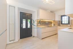 https://media.rightmove.co.uk/property-photo/070fd514e/92335281/070fd514e17bd49791c3fd900ac32021.jpeg