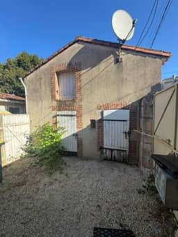 https://media.rightmove.co.uk/property-photo/09829a574/92393568/09829a574320f4ae035725d41ef41e1e.jpeg