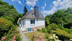 https://media.rightmove.co.uk/property-photo/10946575f/93599916/10946575fd871865e8369636f329a83a.jpeg