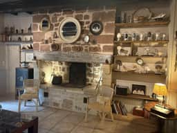 https://media.rightmove.co.uk/property-photo/1521f2000/94338531/1521f2000232af022cc450ba116daa73.jpeg