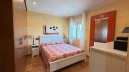 https://media.rightmove.co.uk/property-photo/15c9b565d/92396310/15c9b565dc99e97ed304d90916083503.jpeg
