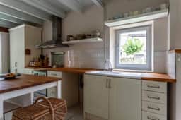https://media.rightmove.co.uk/property-photo/1799ebac9/92208633/1799ebac9e629ad967dab9bcbb5d8ab8.jpeg
