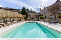 https://media.rightmove.co.uk/property-photo/19565c53a/92184366/19565c53aec3304ccb9d28210949db23.jpeg