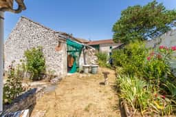 https://media.rightmove.co.uk/property-photo/1e0d2a156/91796670/1e0d2a156f485d9dc1737c562849c30c.jpeg