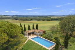 https://media.rightmove.co.uk/property-photo/1e6a258e8/92208435/1e6a258e80d3a5d2f8f0afcc7c68329a.jpeg