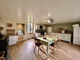 https://media.rightmove.co.uk/property-photo/1eedecfdb/89554842/1eedecfdbff82a5924dbd52bfe095ce8.jpeg
