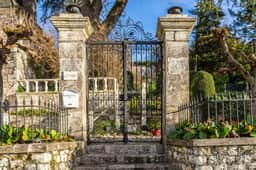 https://media.rightmove.co.uk/property-photo/2108cd199/92213046/2108cd19947f983bf2977f86b9895c38.jpeg