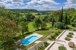 https://media.rightmove.co.uk/property-photo/232ac9197/92213079/232ac91970f83e08433764c9e9596f7f.jpeg