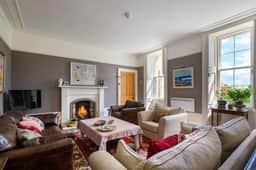 https://media.rightmove.co.uk/property-photo/24e754f41/90912483/24e754f41b6e43bb2df2e1f4b62ebcc1.jpeg