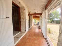 https://media.rightmove.co.uk/property-photo/24f58f4f9/91884369/24f58f4f92d59d022efe88904a59cc24.jpeg