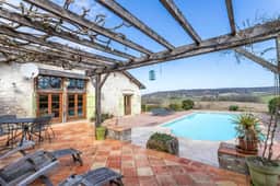 https://media.rightmove.co.uk/property-photo/25683cb32/92213145/25683cb324482d7a10e6138e999d4f53.jpeg