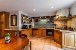 https://media.rightmove.co.uk/property-photo/26b668d16/92213067/26b668d168636975280f2eef38de0f6d.jpeg