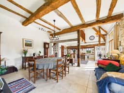 https://media.rightmove.co.uk/property-photo/2a1306bdd/89663235/2a1306bdd9d436574ad2c27adbdb1455.jpeg