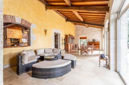 https://media.rightmove.co.uk/property-photo/2eb17a0c4/92208585/2eb17a0c4cdc90a72947411e4be14616.jpeg
