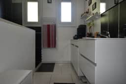https://media.rightmove.co.uk/property-photo/304987e7f/94896831/304987e7fb7ed1935274f4aeffe9be49.jpeg