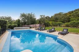 https://media.rightmove.co.uk/property-photo/330ab101b/91893606/330ab101b3b23ec79b2fe50fd0635270.jpeg
