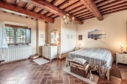 https://media.rightmove.co.uk/property-photo/3430b67eb/93681336/3430b67ebe82c9147f996cef8f6433ac.jpeg