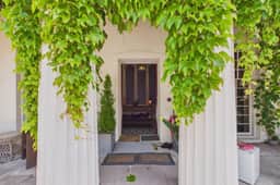 https://media.rightmove.co.uk/property-photo/361d472f2/90141648/361d472f2d6f897446fae0780fb7e697.jpeg