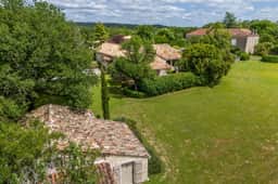 https://media.rightmove.co.uk/property-photo/36a9e07f1/91796733/36a9e07f1059e9315ebba94d8a80afc7.jpeg