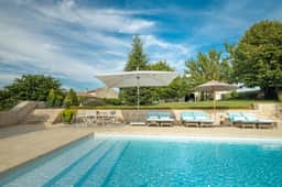 https://media.rightmove.co.uk/property-photo/38477ed7d/92121729/38477ed7da42f1c891f3d8805af48464.jpeg