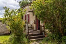 https://media.rightmove.co.uk/property-photo/3bed85604/92208612/3bed85604270e484f69df55a6b8b2711.jpeg