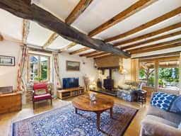 https://media.rightmove.co.uk/property-photo/3e89307da/89663235/3e89307dab7b9e525af8aab9562f6d25.jpeg