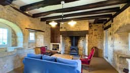 https://media.rightmove.co.uk/property-photo/4463ef627/175050902/4463ef6279340c6045f741c5c81e0799.jpeg