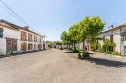 https://media.rightmove.co.uk/property-photo/4568e3d32/91796670/4568e3d323b570e6cb7613b373f88776.jpeg